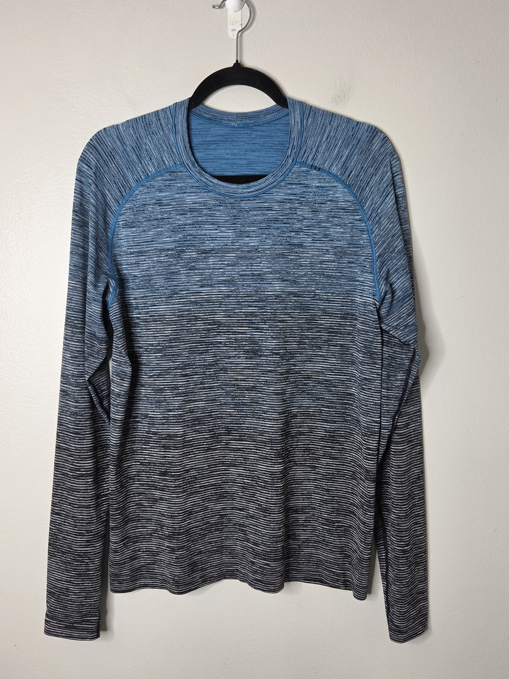 Lululemon Metal Vent Tech Long Sleeve Blue/Black Gradient Shirt